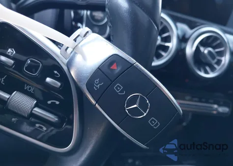 2021 Mercedes-Benz Cla 250 4Matic z USA, uszkodzony, nr VIN W1K5J4HB0MN167862